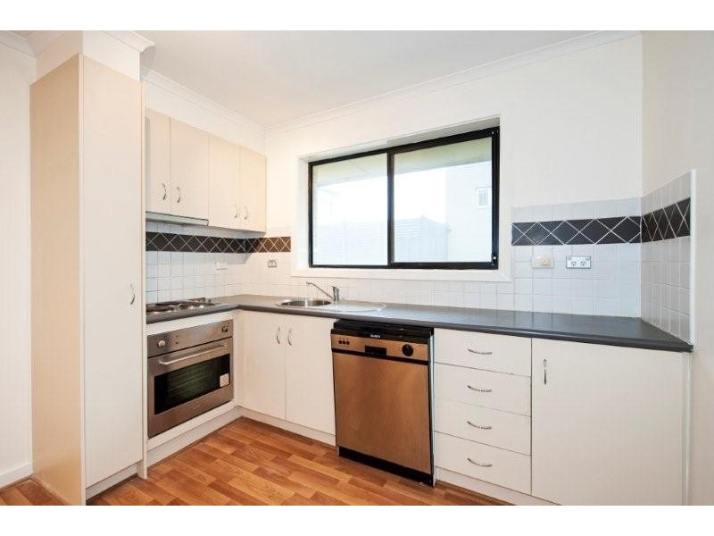 12/9  Churchill Avenue, Maidstone VIC 3012