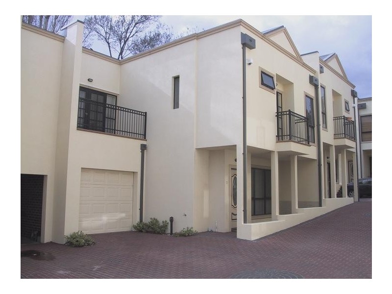 2/32  Fisher Parade, Ascot Vale VIC 3032