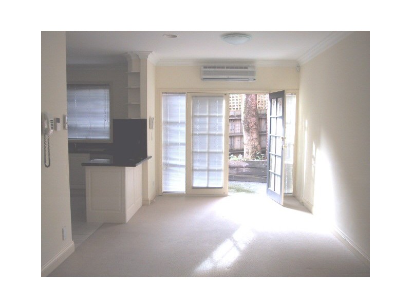 2/32  Fisher Parade, Ascot Vale VIC 3032