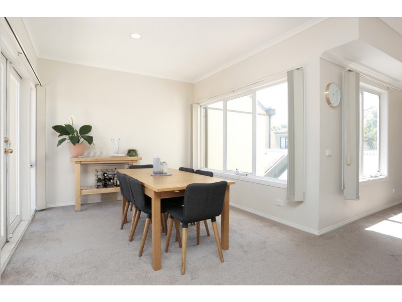 27 McNamara Mews, Kensington VIC 3031