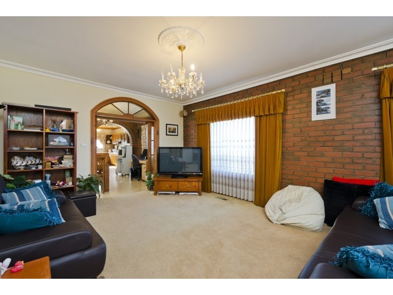 20 Irvine Crescent, Brunswick West VIC 3055