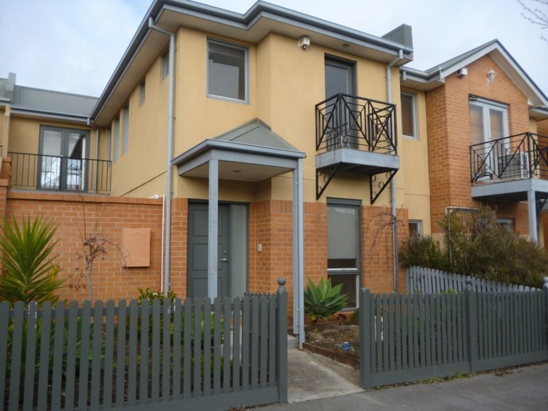22 Waterford Avenue, Maribyrnong VIC 3032