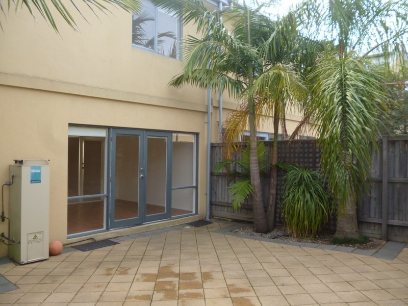22 Waterford Avenue, Maribyrnong VIC 3032