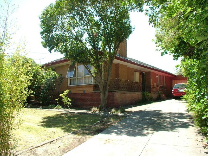 4 Ian Crescent, Airport West VIC 3042