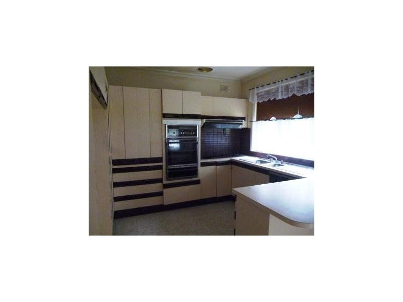 12  Thompson Street, Avondale Heights VIC 3034