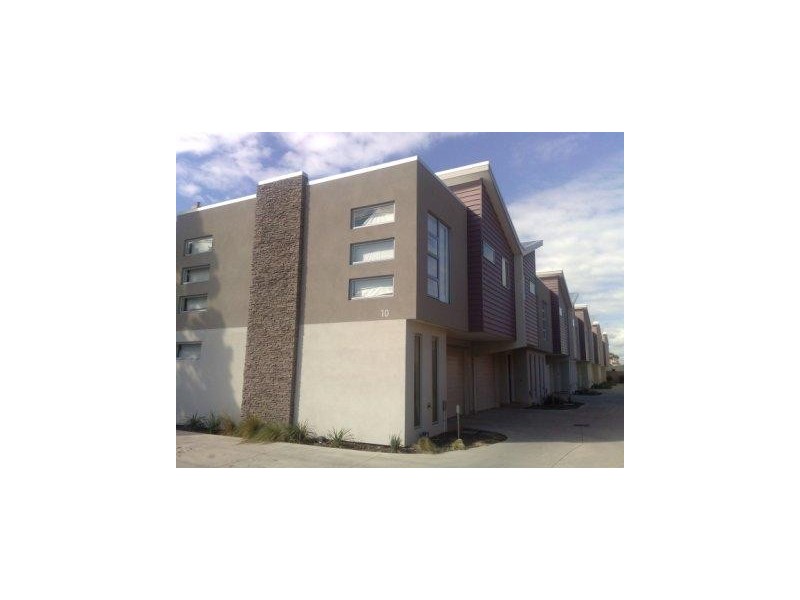 9/10  Rosamond Road, Maidstone VIC 3012