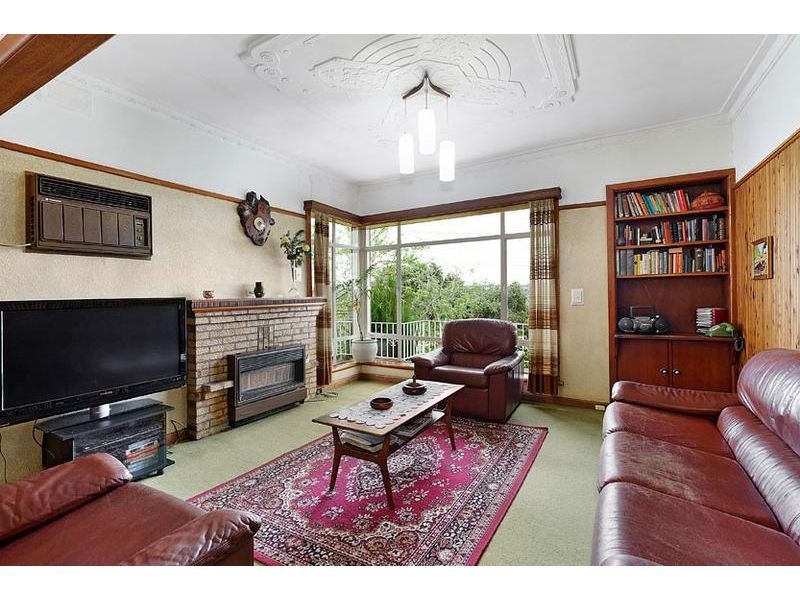 17 Hillside Crescent, Maribyrnong VIC 3032