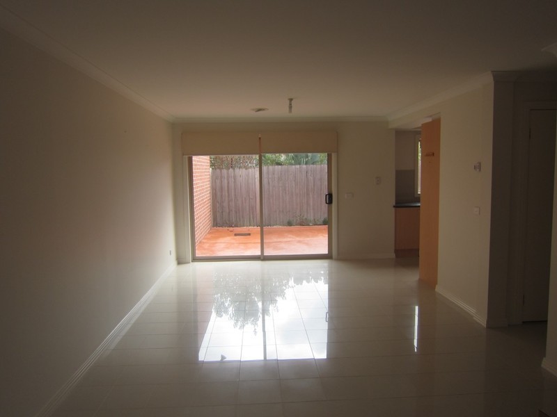 6/15  Chenies Street, Reservoir VIC 3073