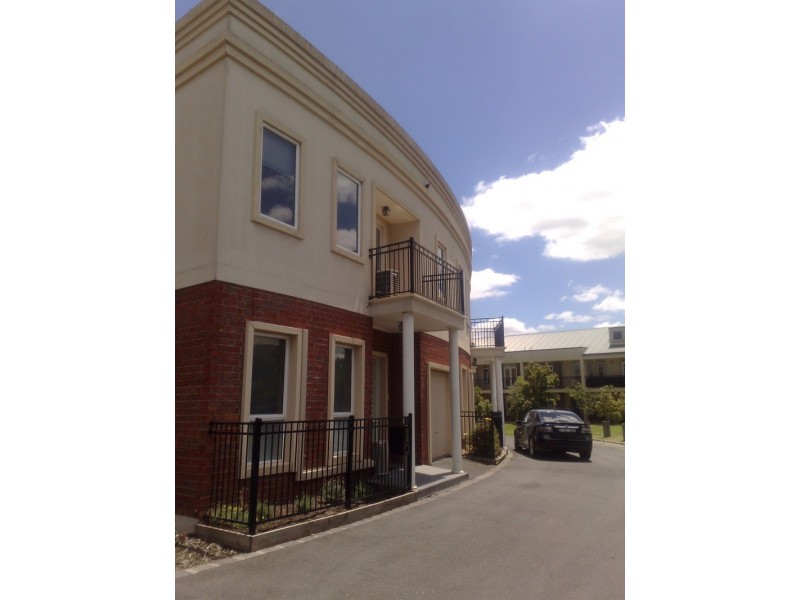 94 The Crescent, Kensington VIC 3031