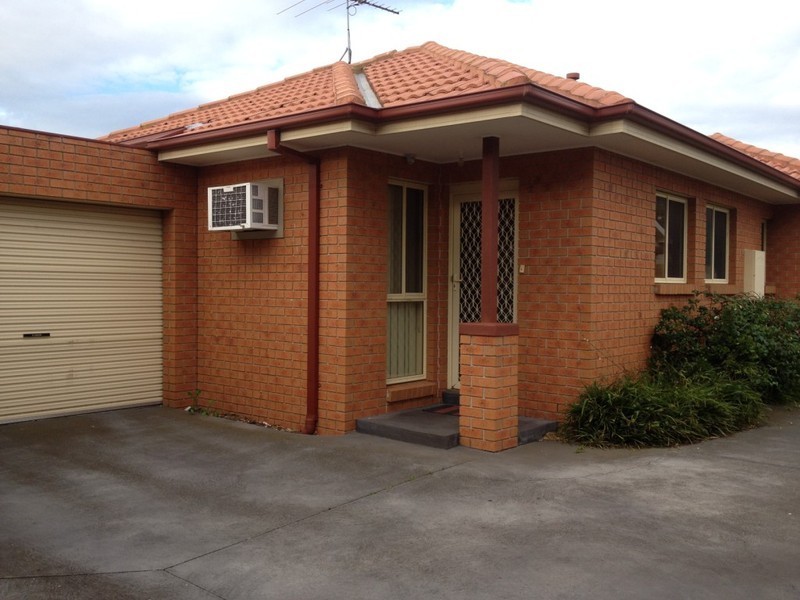 2/49 Elston Avenue, Airport West VIC 3042