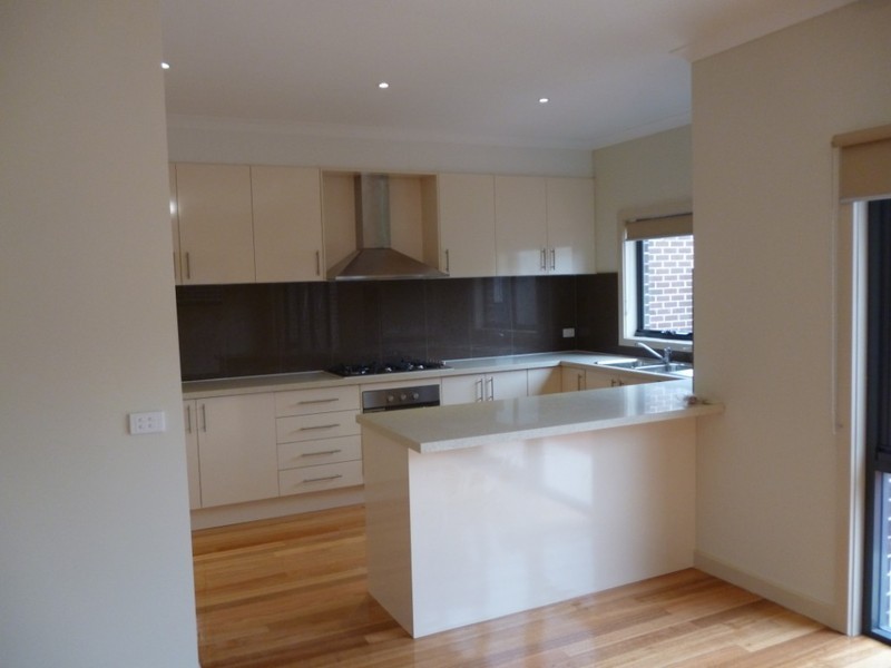 2/8  Baird Street, Maidstone VIC 3012