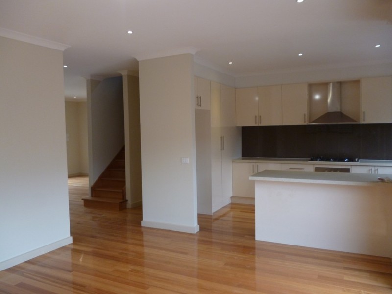 2/8  Baird Street, Maidstone VIC 3012