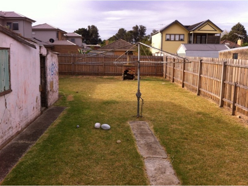 94  Raleigh Road, Maribyrnong VIC 3032