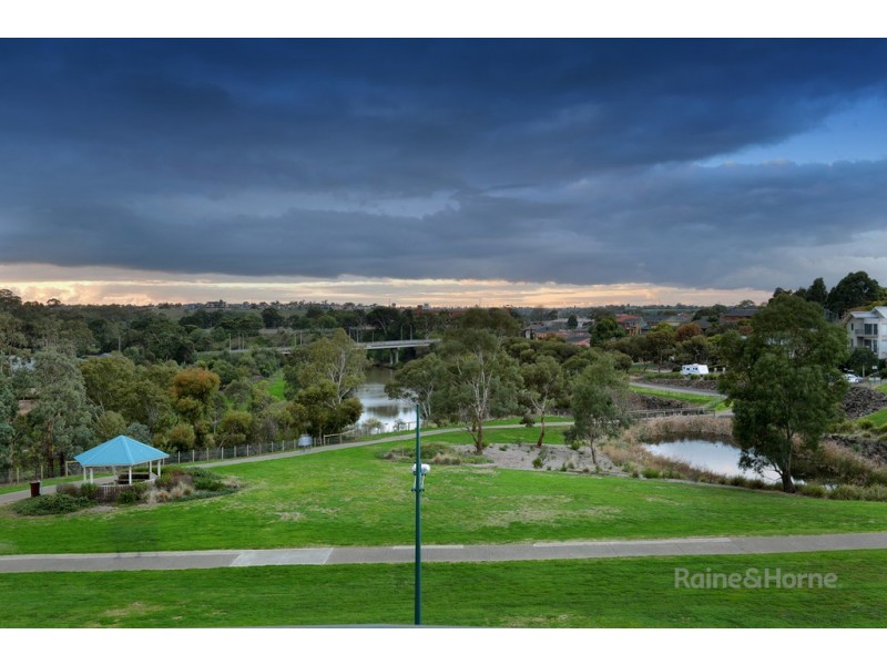 21 Saltwater Crescent, Maribyrnong VIC 3032