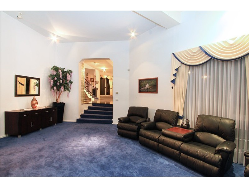 8 Elliot Court, Greenvale VIC 3059