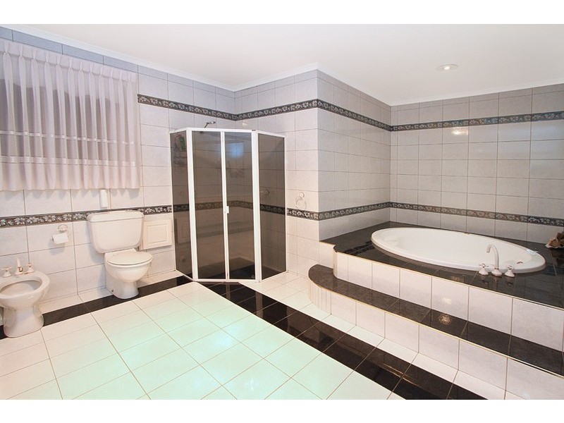 8 Elliot Court, Greenvale VIC 3059