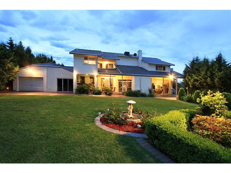 8 Elliot Court, Greenvale VIC 3059