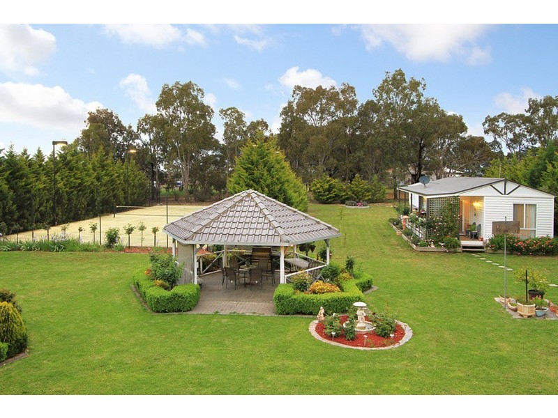 8 Elliot Court, Greenvale VIC 3059