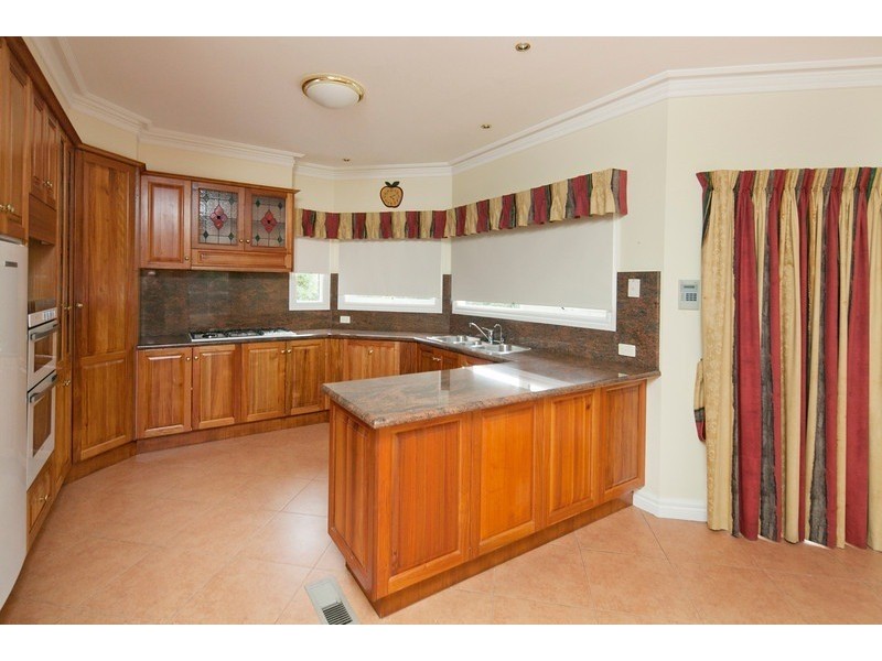 8 Kilee Place, Avondale Heights VIC 3034