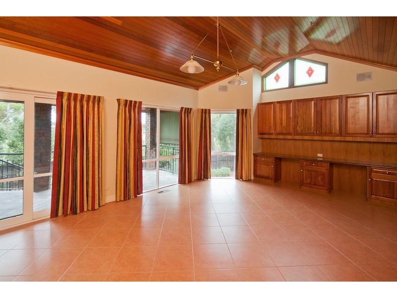 8 Kilee Place, Avondale Heights VIC 3034