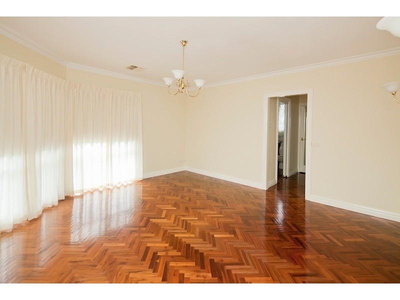 8 Kilee Place, Avondale Heights VIC 3034