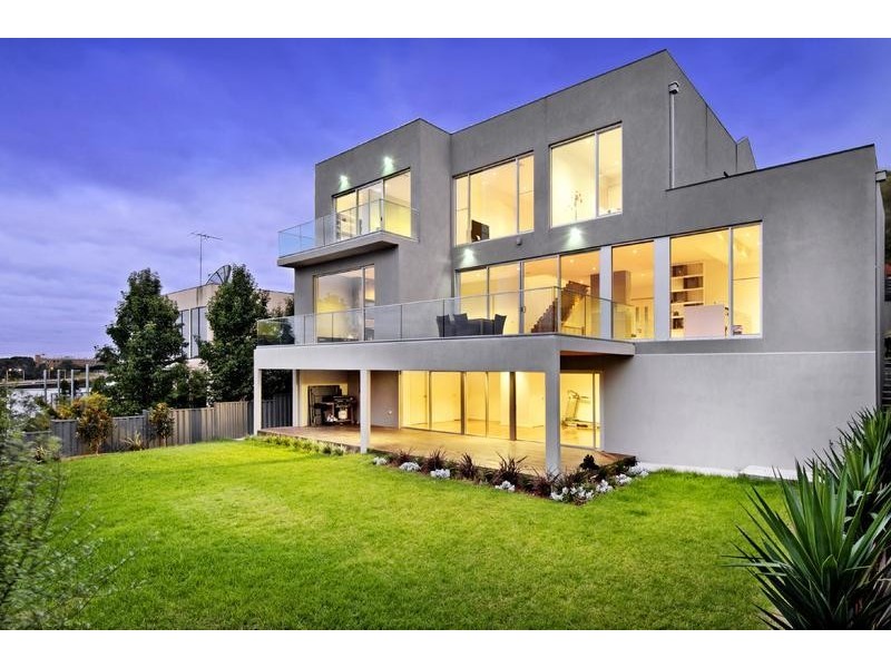 24 Saltwater Crescent, Maribyrnong VIC 3032