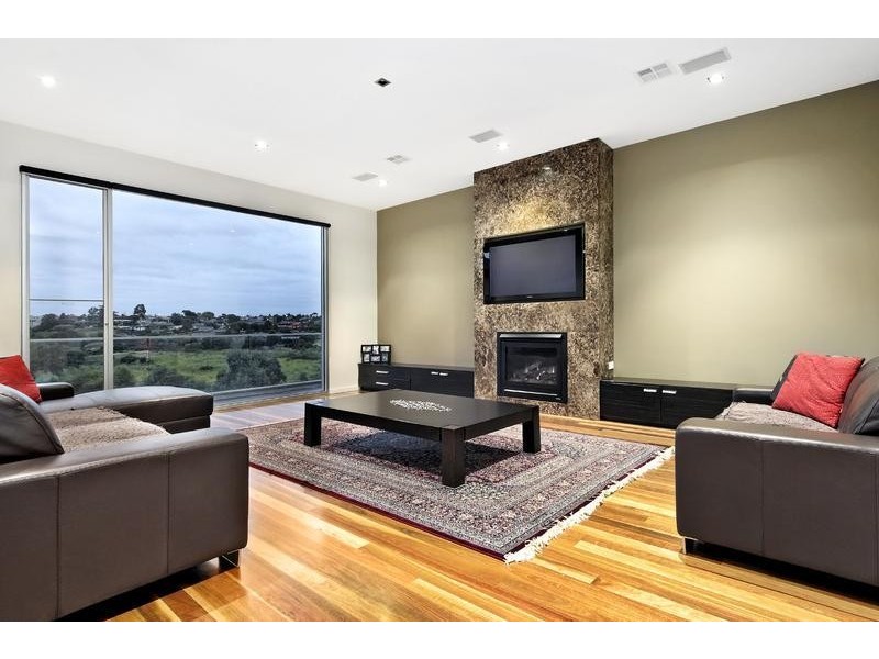 24 Saltwater Crescent, Maribyrnong VIC 3032