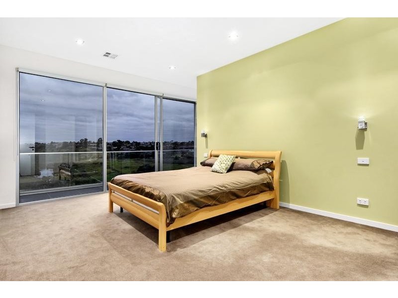 24 Saltwater Crescent, Maribyrnong VIC 3032