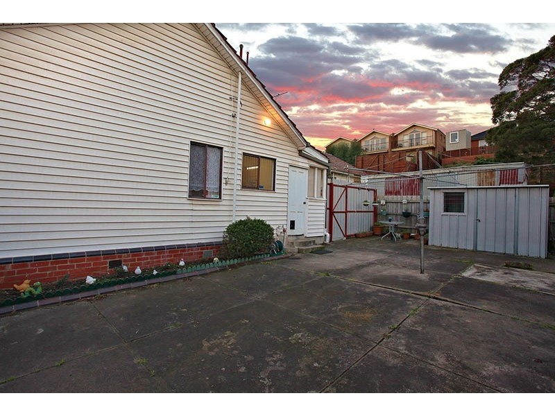 2 Gibson Avenue, Brunswick West VIC 3055