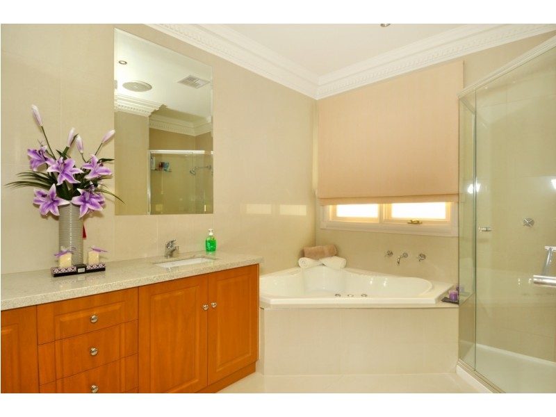 17 Saltwater Crescent, Maribyrnong VIC 3032