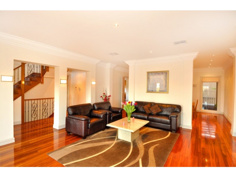 17 Saltwater Crescent, Maribyrnong VIC 3032