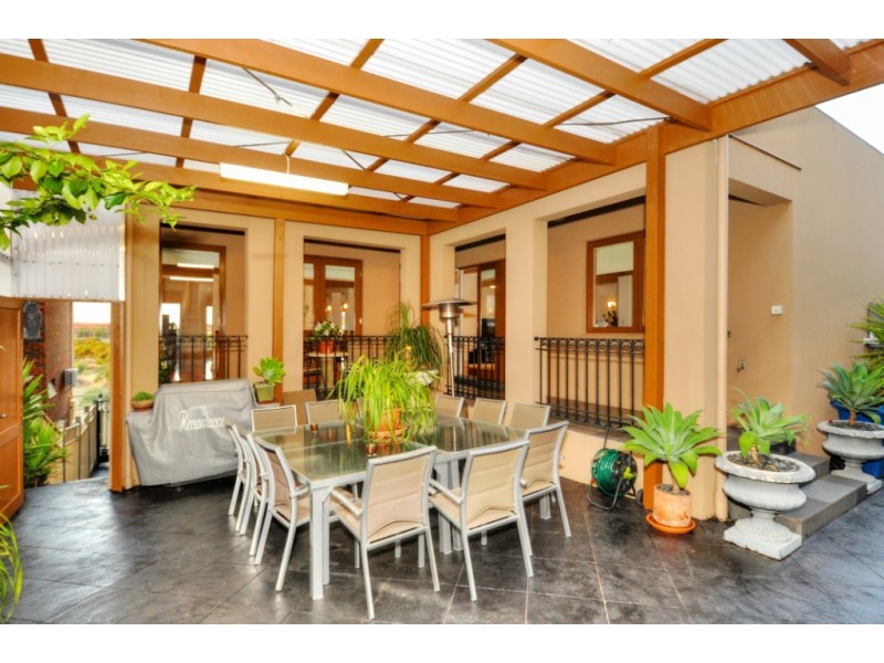 17 Saltwater Crescent, Maribyrnong VIC 3032