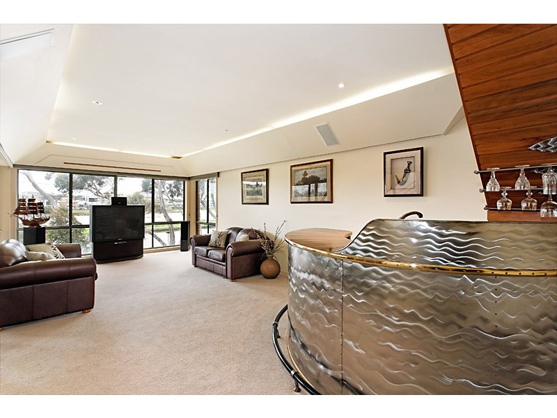 73 Fisher Parade, Ascot Vale VIC 3032