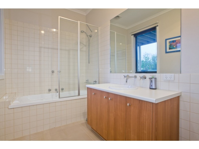 1 Eveline Ave, Maribyrnong VIC 3032