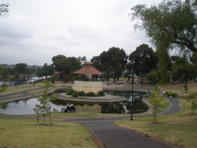 8b Huntly Street, Moonee Ponds VIC 3039