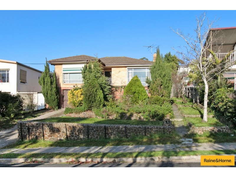 17 Hillside Crescent, Maribyrnong VIC 3032