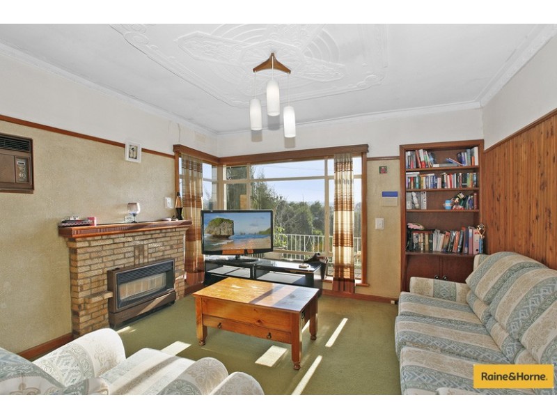 17 Hillside Crescent, Maribyrnong VIC 3032