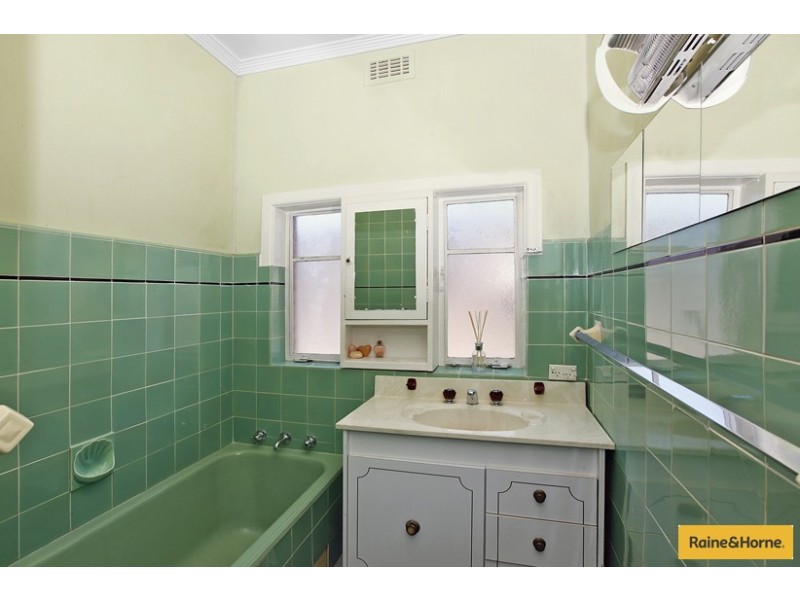 17 Hillside Crescent, Maribyrnong VIC 3032