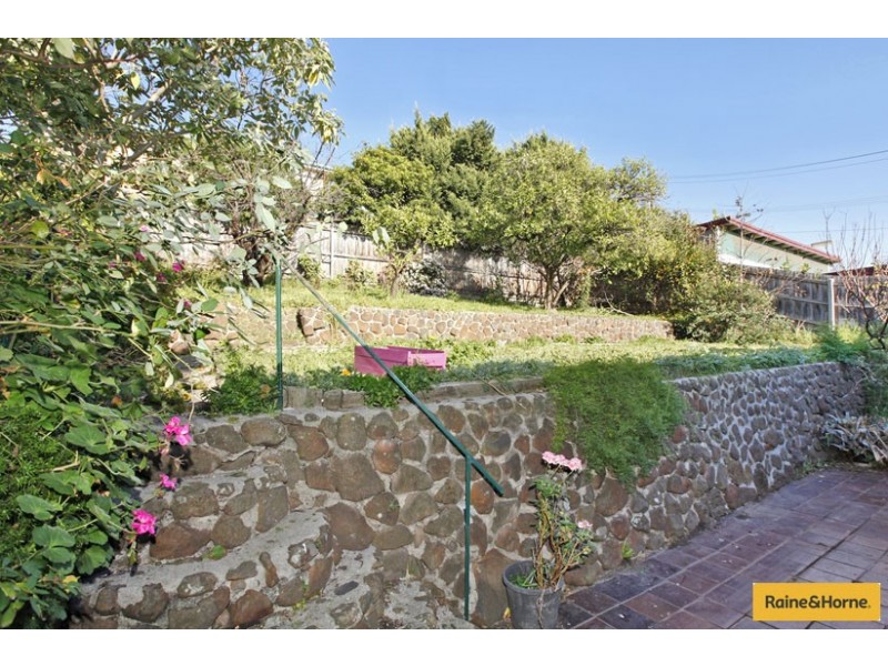 17 Hillside Crescent, Maribyrnong VIC 3032