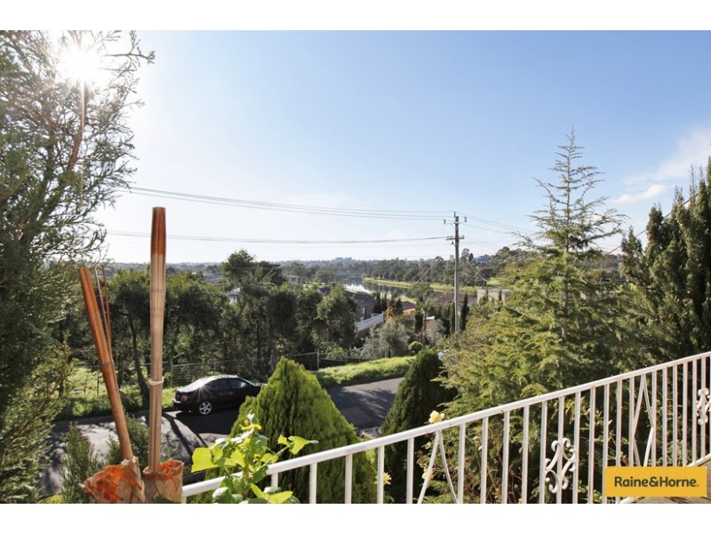 17 Hillside Crescent, Maribyrnong VIC 3032