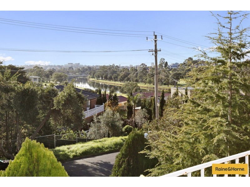 17 Hillside Crescent, Maribyrnong VIC 3032