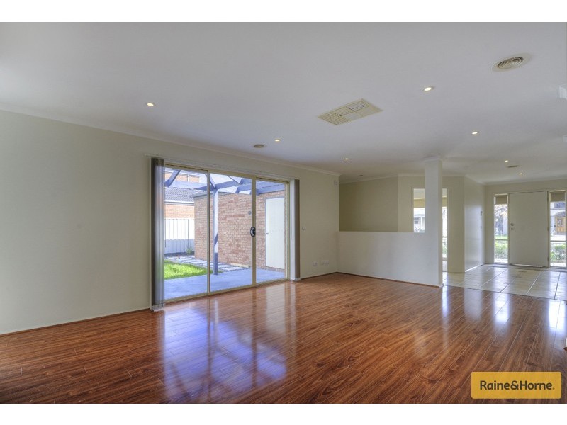 6 Kororoit Approach, Caroline Springs VIC 3023