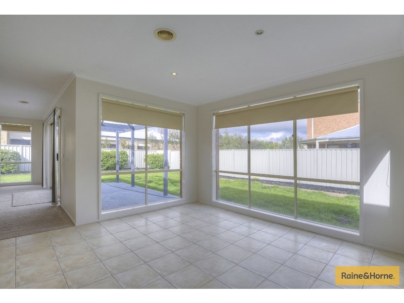 6 Kororoit Approach, Caroline Springs VIC 3023