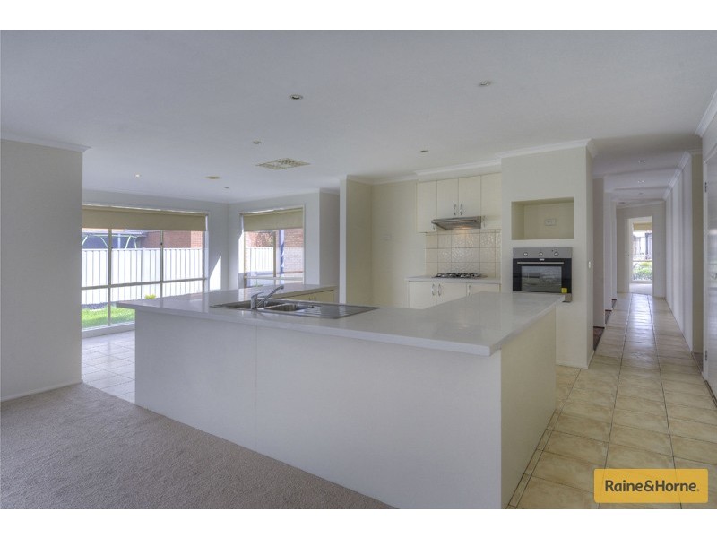 6 Kororoit Approach, Caroline Springs VIC 3023