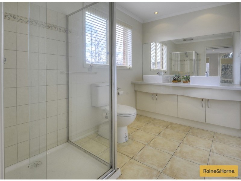 6 Kororoit Approach, Caroline Springs VIC 3023