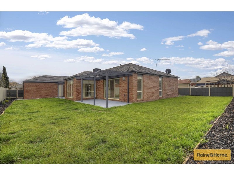 6 Kororoit Approach, Caroline Springs VIC 3023