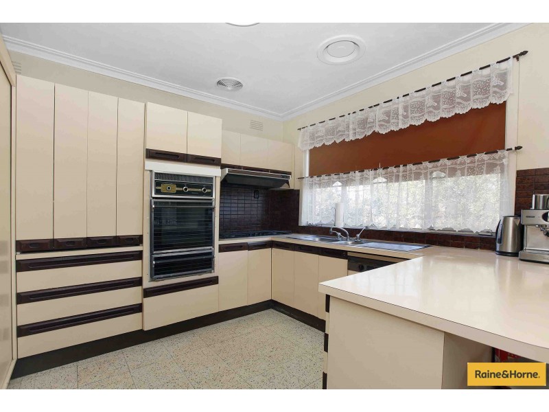 12 Thompson Street, Avondale Heights VIC 3034