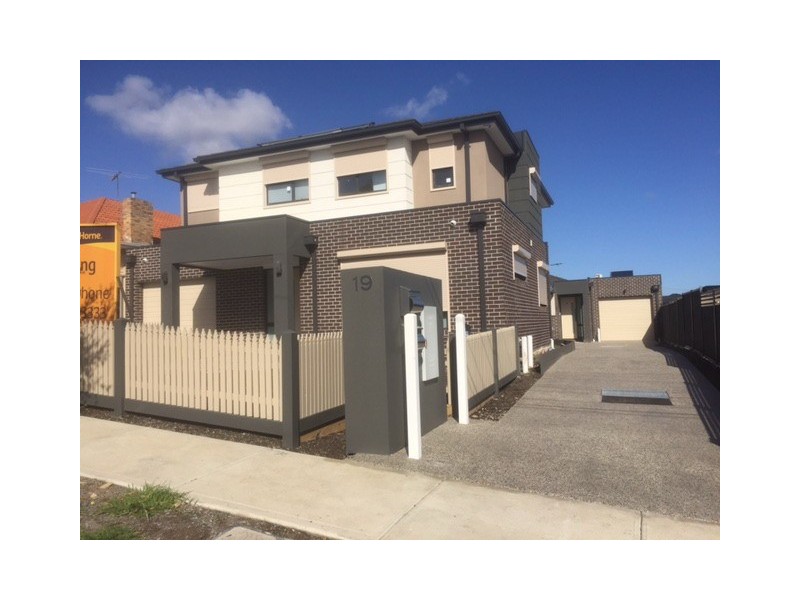 1 and 2/19 Charlotte Street, Oak Park VIC 3046