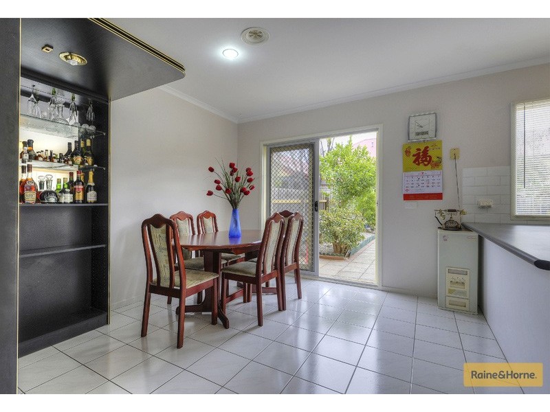 6 Smorgon Square, Kensington VIC 3031