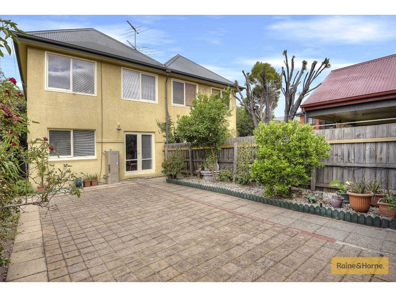 6 Smorgon Square, Kensington VIC 3031